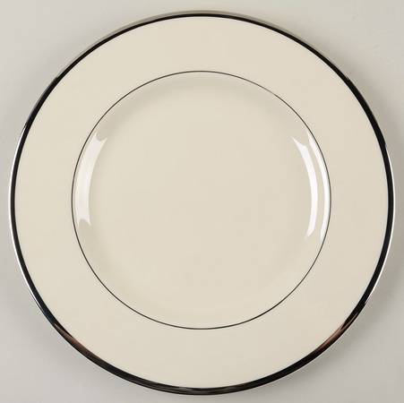 Signature (Platinum Trim, No Monograms, Ivory Bck) Dinner Plate