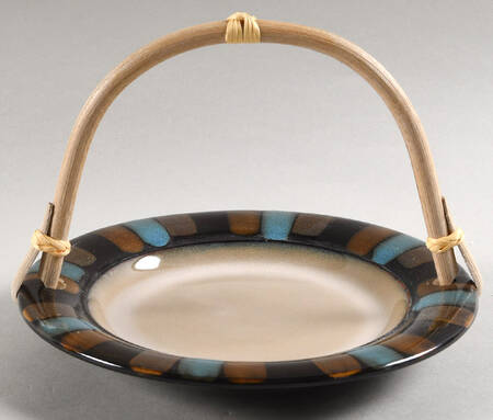 Cayman 5 3/8"-5 5/8" Bamboo Handled Serving Plate  HC