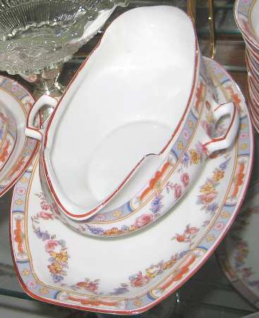 1097 Gravy Boat with Attached Underplate