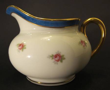 POY712 Creamer