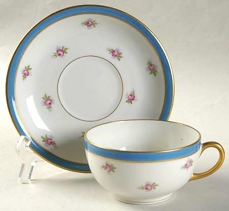 POY712 Footed Cup & Saucer Set