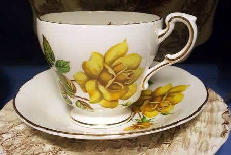 PAR185 Footed Cup & Saucer Set