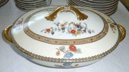 1952 Oval Covered Vegetable