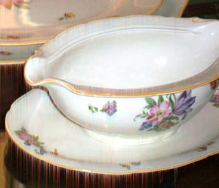 PIR191 Gravy Boat with Attached Underplate