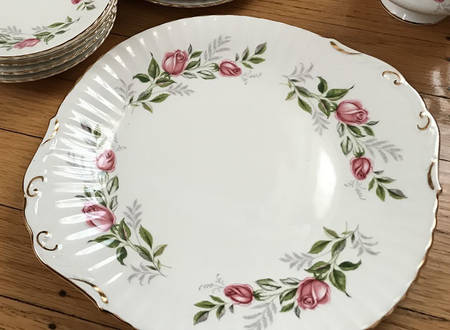 679 Handled Cake Plate