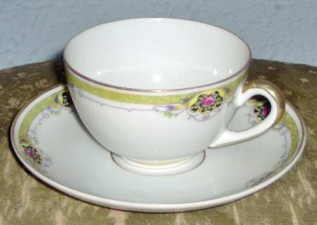 2037 Flat Cup & Saucer Set
