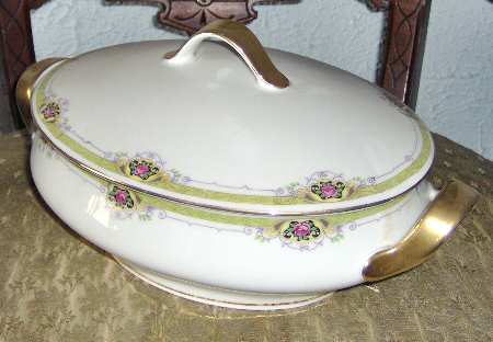 2037 Oval Covered Vegetable