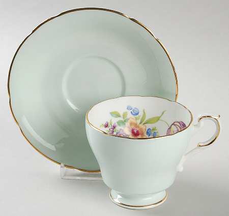 D504 Footed Cup & Saucer Set