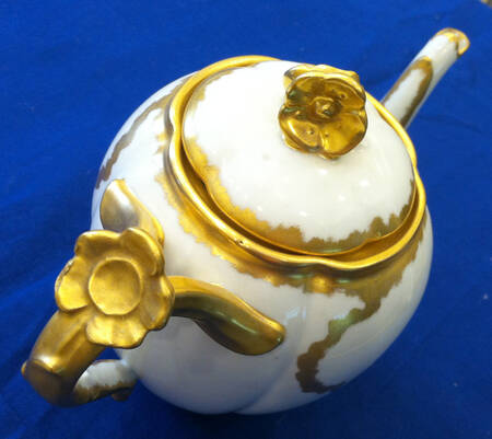 POY781 Teapot & Lid