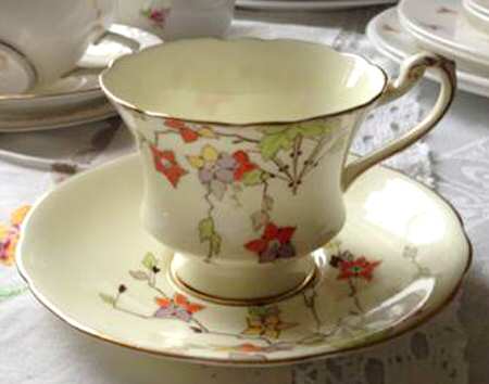 PAR204 Footed Cup & Saucer Set