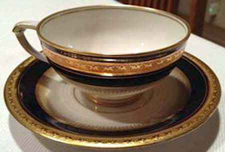 8725 Footed Cup & Saucer Set