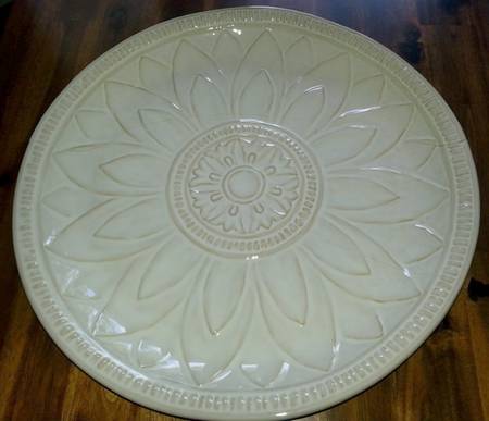 Juliette Celadon 18" Chop Plate (Round Platter)