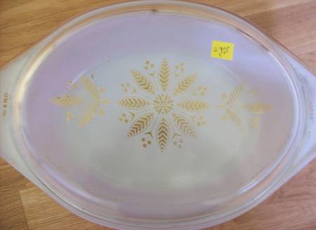 Golden Poinsettia Lid for 2.5 Quart Oval Covered Casserole