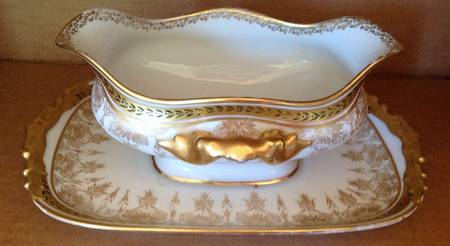 POY822 Gravy Boat with Attached Underplate