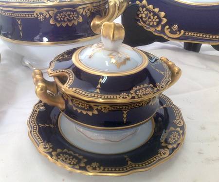 7162 Gravy Boat w/Attached Underplate & Lid