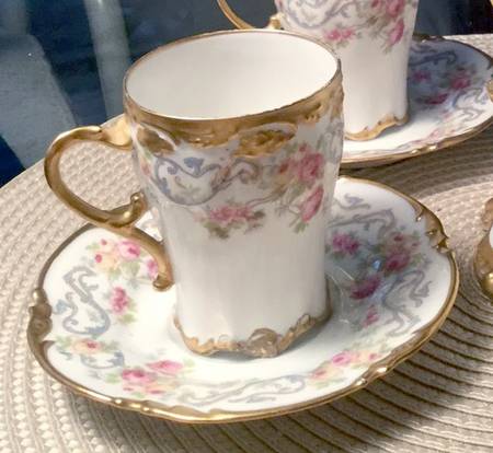 POY890 Chocolate Cup & Saucer Set