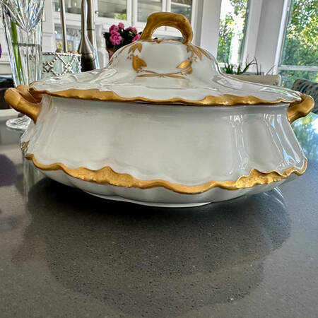 Blenheim Round Covered Vegetable
