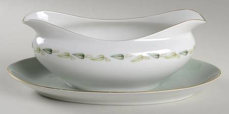 Tuxedo Gravy Boat with Attached Underplate