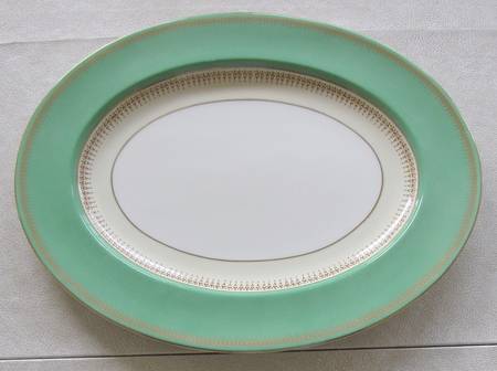 G2782 Green 18" Oval Serving Platter