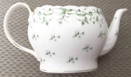 Green Vine by Peppertree Imports