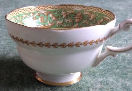 G1734 Footed Cup