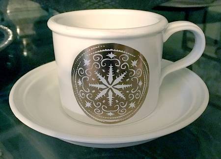 Gold Medallion Flat Cup & Saucer Set
