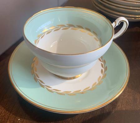 Z1180 Footed Cup & Saucer Set
