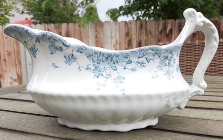 Viola Gravy Boat