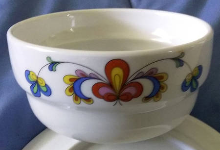 Farmer's Rose Scalloped, No Trim Fruit/Dessert (Sauce) Bowl