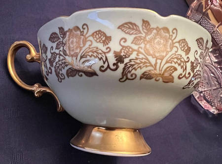 A1095-8 Footed Cup
