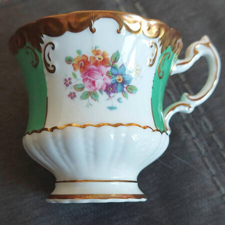 A2265 11 Footed Cup