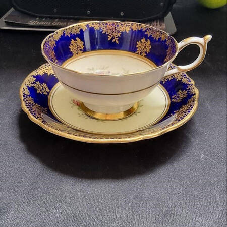 G6898 Footed Cup & Saucer Set