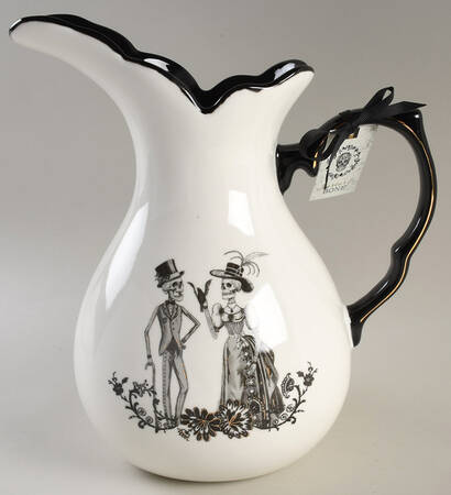 Victorian Full Body 88 Oz Pitcher