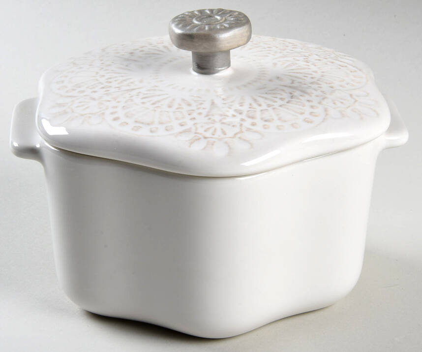 Vintage Lace 12 Oz Mini Snowflake Cocotte & Lid