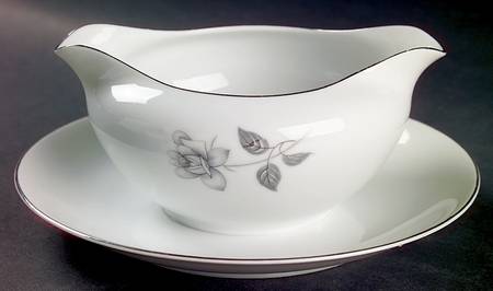 Queens Royal Round Gravy Boat/Attached Underplate