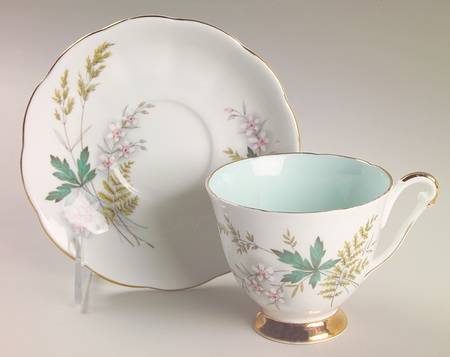 Louise (Green Center) Footed Cup & Saucer Set