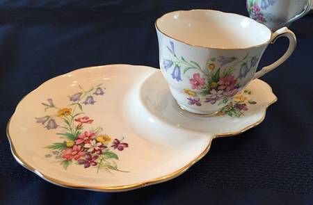 Old Country Spray Snack Plate & Cup Set