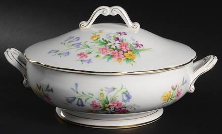 Old Country Spray Round Covered Vegetable