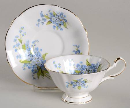 QUA3 Footed Cup & Saucer Set