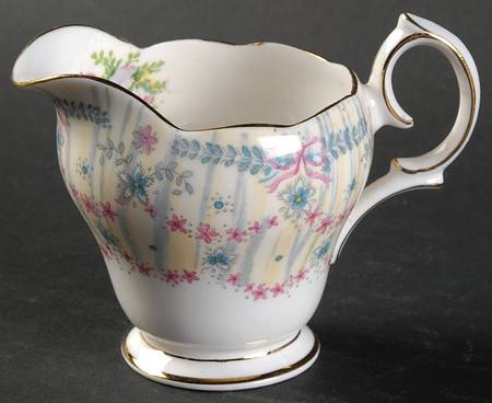 Royal Bridal Gown Creamer
