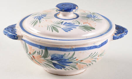 Henriot (Lady Or Man Center) Flat Cream Soup Bowl & Lid Set