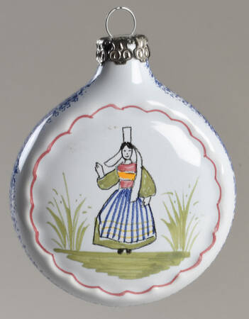 Henriot (Lady Or Man Center) Ornament