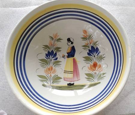 Henriot (Lady Or Man Center) 9" Round Vegetable Bowl