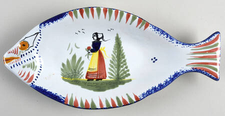 Mistral Blue (Octagonal, Lady Center) 10" Oval Fish Dish