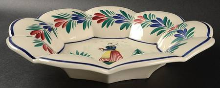 Petit Breton Scalloped Serving Bowl
