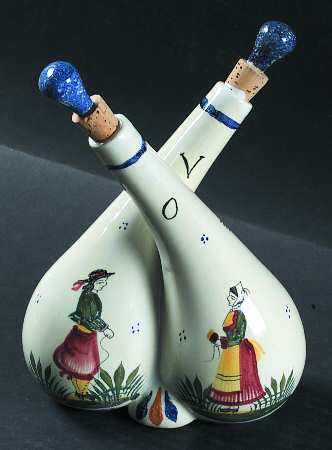 QUI8 Attached Oil and Vinegar Set with Stoppers
