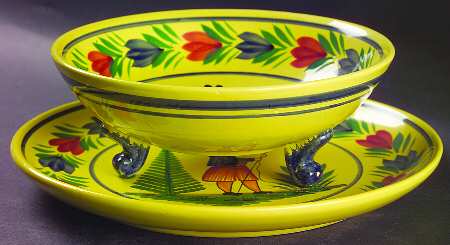 Soleil Yellow (Round) Pierced Berry Bowl and Underplate