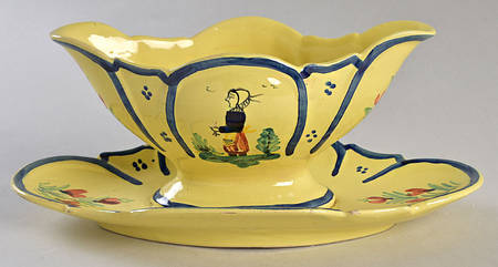 QUI20 Gravy Boat with Attached Underplate