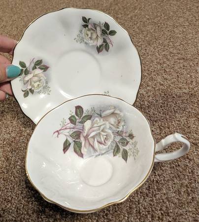 QUA26 Footed Cup & Saucer Set