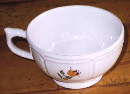 QUI37 Footed Cup